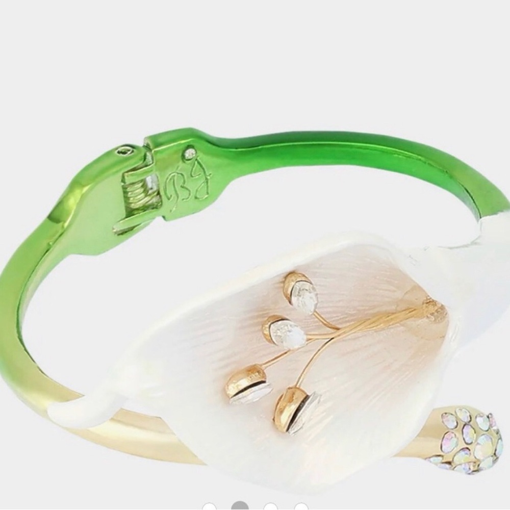 Authentic Betsey Johnson Bracelet - Crystal Rhinestone Calla Lily Hinged NWT - Picture 4 of 16